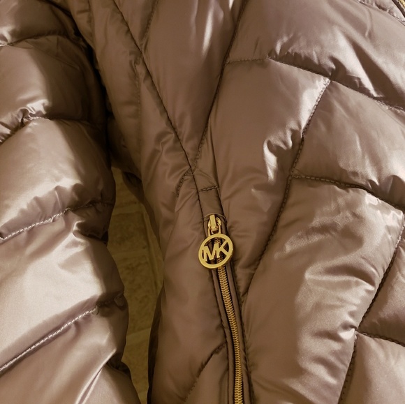 Micheal Kors Packable Down Puffer Coat - Picture 4 of 7
